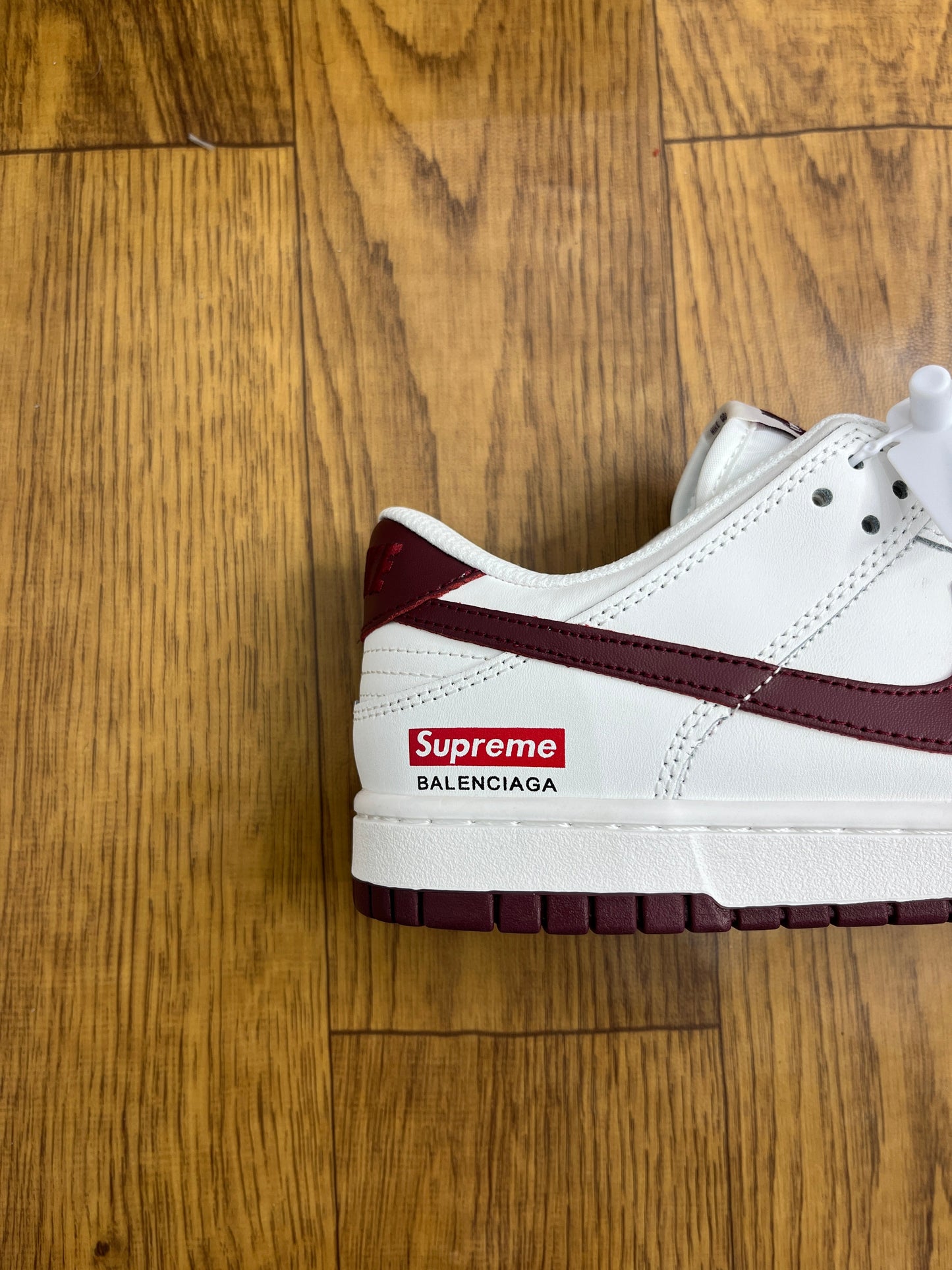 SUPREME NIKESB DUNK LOW