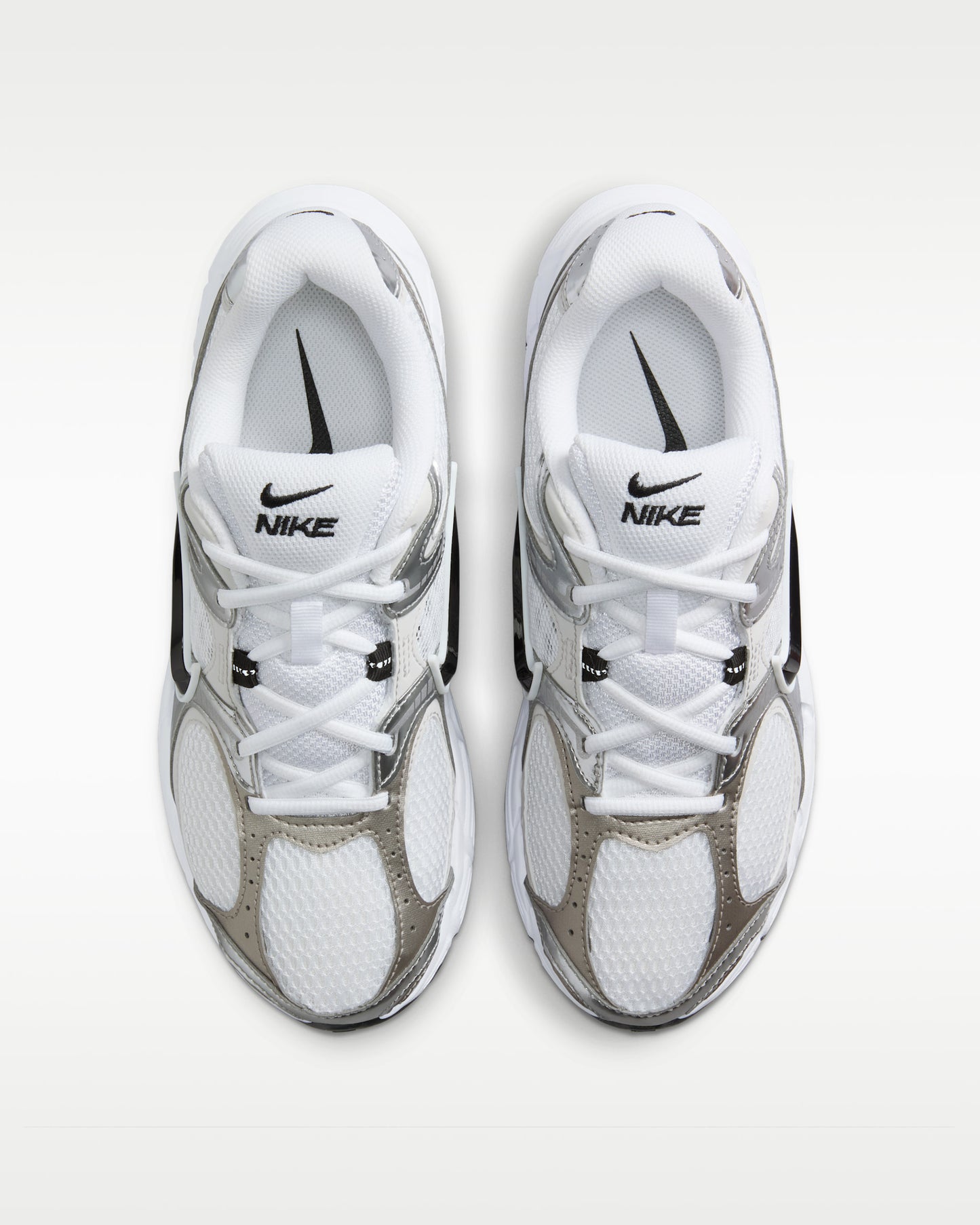Nike Sneaker V5 RNR "Fast Grey/Metallic Silver"