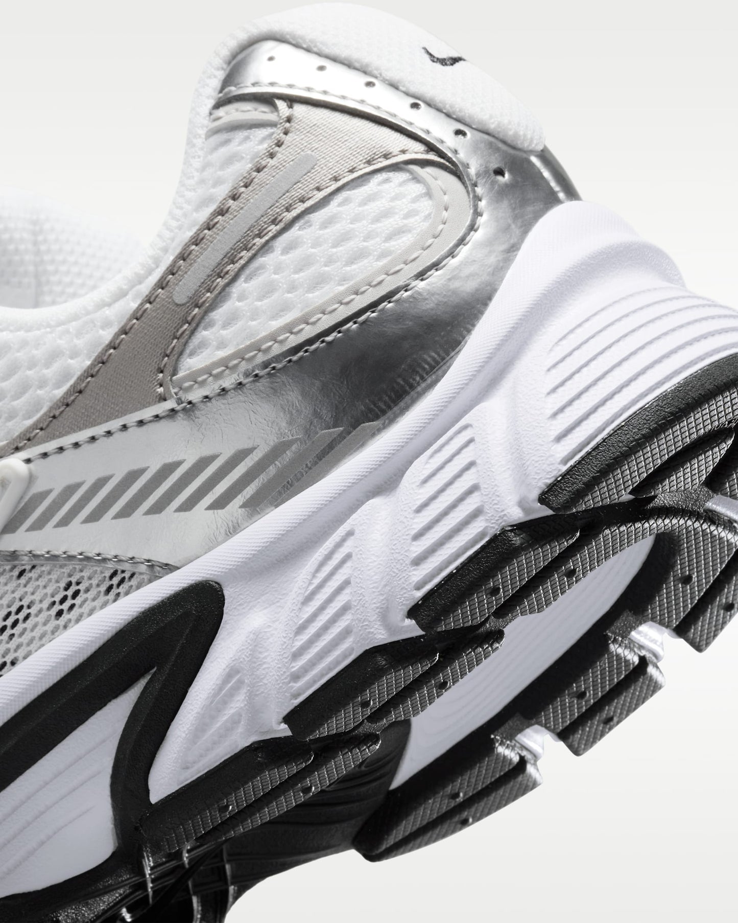 Nike Sneaker V5 RNR "Fast Grey/Metallic Silver"