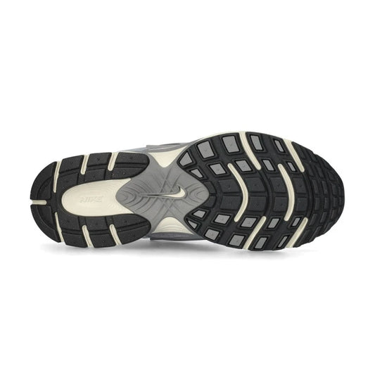 Nike V5 RNR sneakers in gray and silver