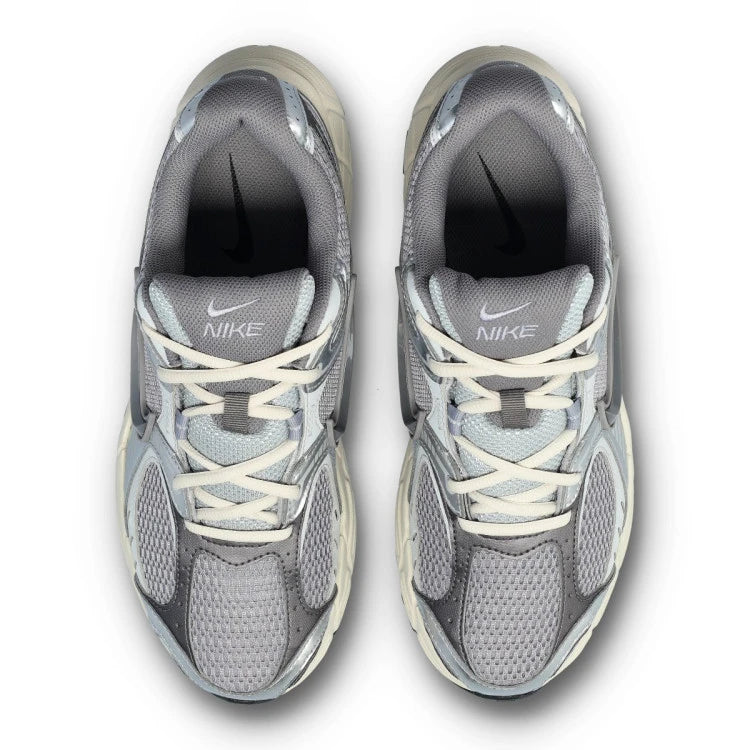 Nike V5 RNR sneakers in gray and silver