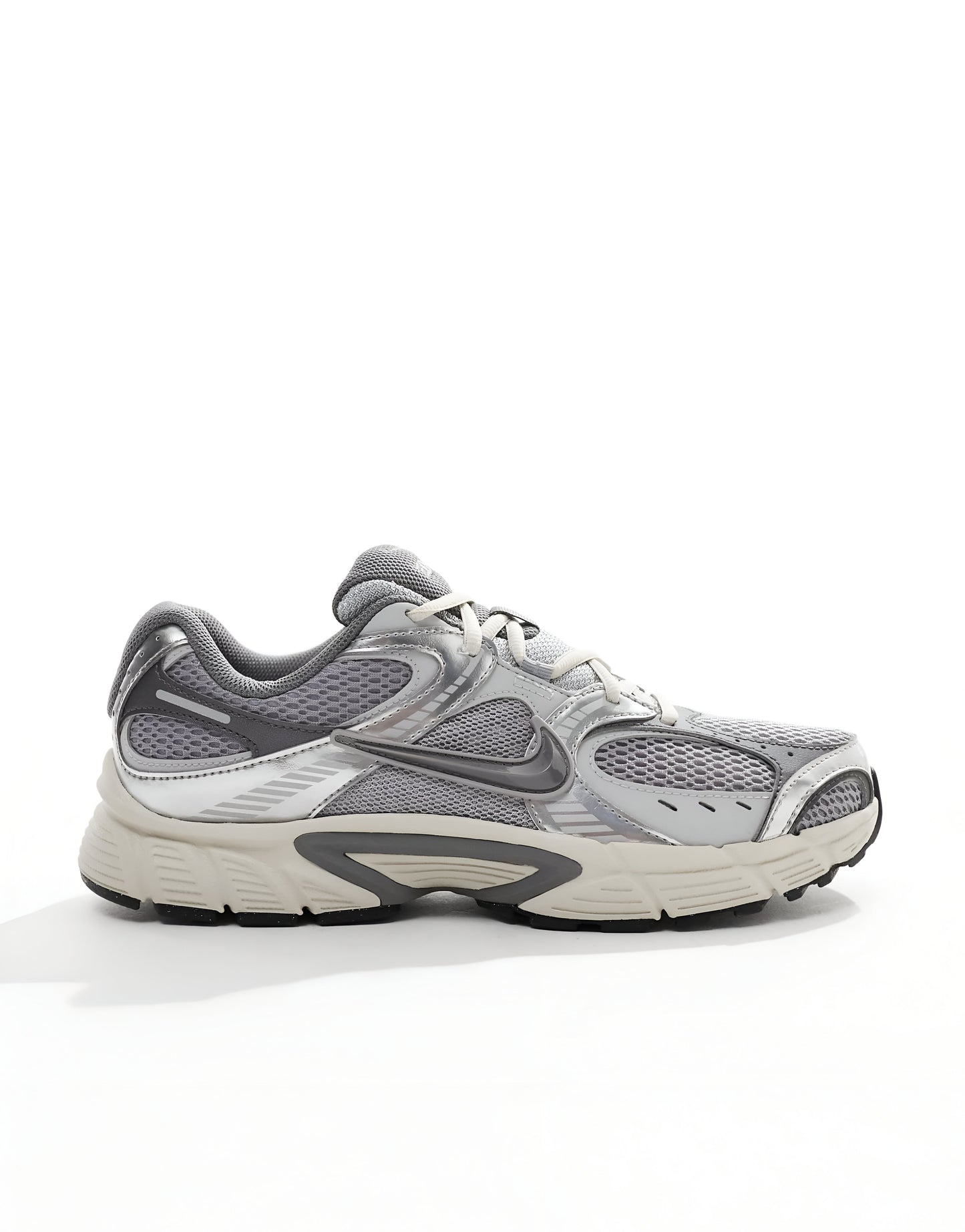 Nike V5 RNR sneakers in gray and silver