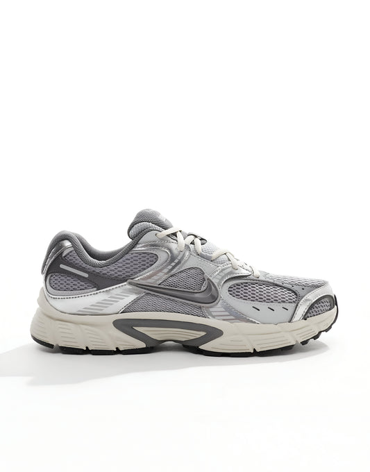 Nike V5 RNR sneakers in gray and silver
